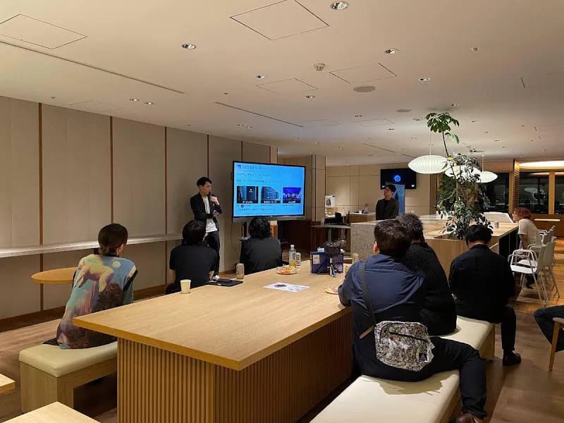 会場は東京・青山。前半はV01DとJANCTIONによる紹介、後半はフリートークにあてられた。